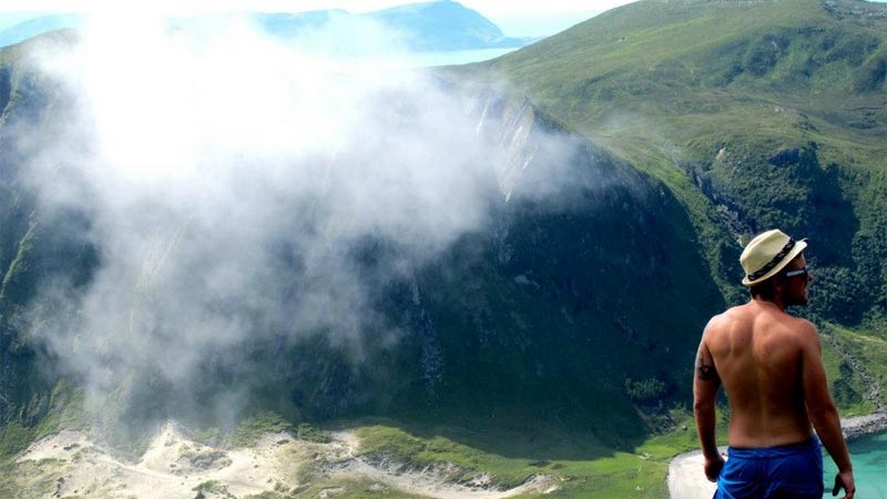 Jag när jag står i uppe på ett berg i Norge