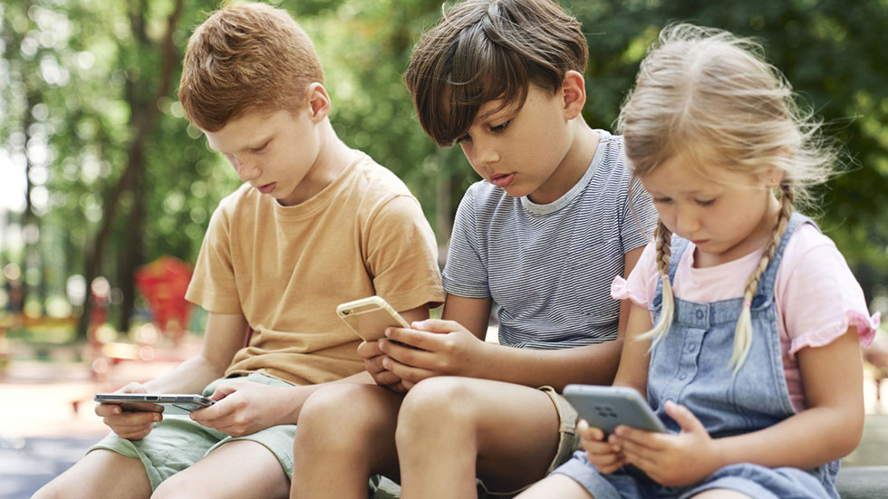 Hur Gammal Ska Barnet F Mobiltelefon V nta S L nge Som M jligt Hur Gammal Ska Barnet F Mobiltelefon V nta S L nge Som M jligt