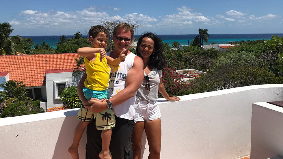 Håkan Olsson med familj i Mexiko