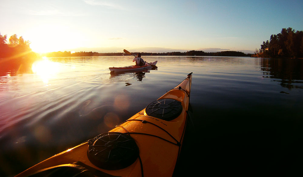 Paddla kanot vid sjön Saimaa